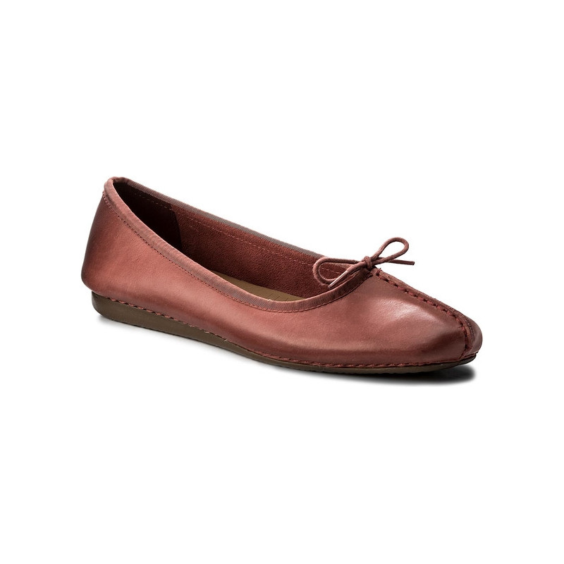 Czerwone baleriny clarks z płaską podeszwą ze skóry w stylu casual