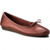 Czerwone baleriny clarks z płaską podeszwą ze skóry w stylu casual