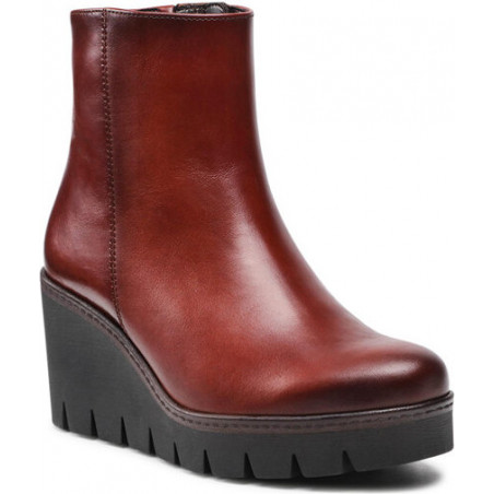 Czerwone botki Gabor na koturnie w stylu casual na zamek