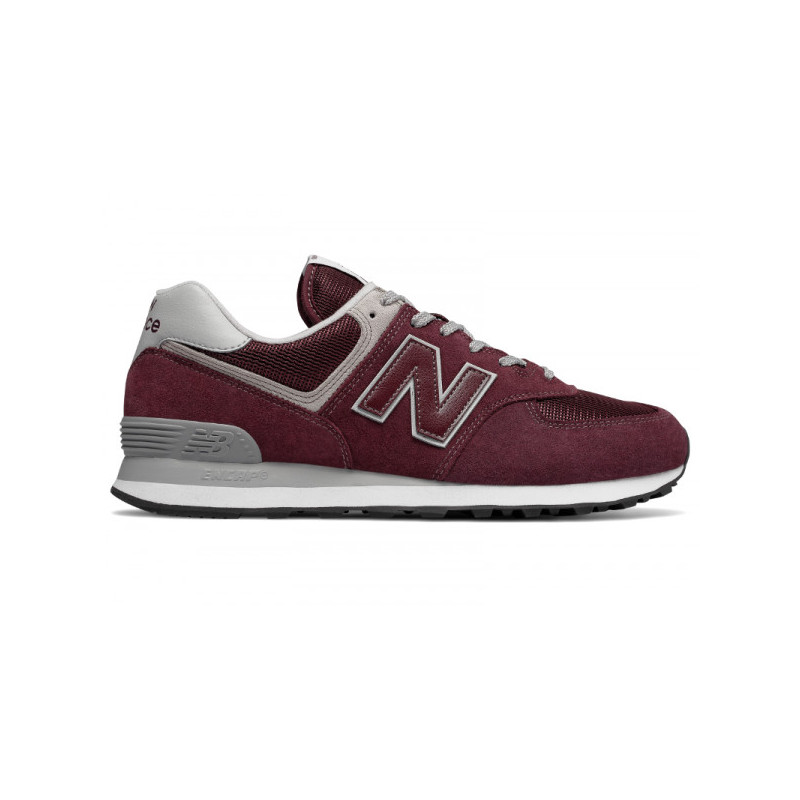 Czerwone buty New Balance w sportowym stylu z zamszu