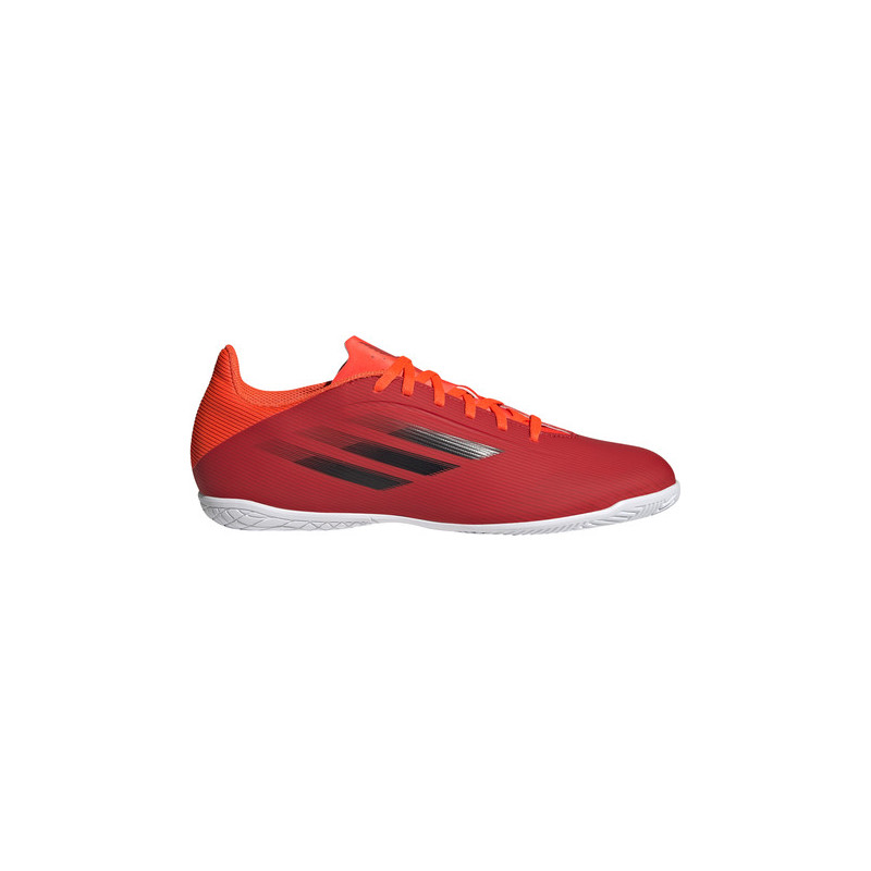 Czerwone buty sportowe Adidas w sportowym stylu