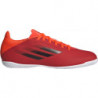 Czerwone buty sportowe Adidas w sportowym stylu