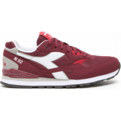 Czerwone buty sportowe Diadora w sportowym stylu sznurowane