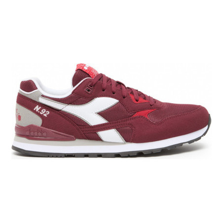 Czerwone buty sportowe Diadora w sportowym stylu sznurowane