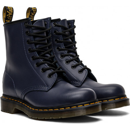 Granatowe buty zimowe Dr. Martens w stylu casual sznurowane