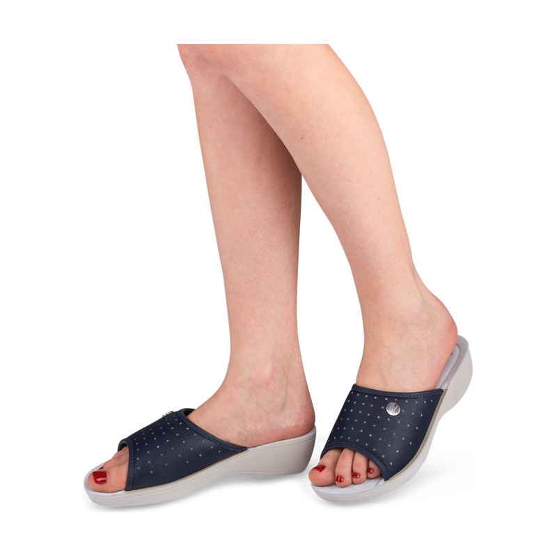 Granatowe klapki Inblu w stylu casual