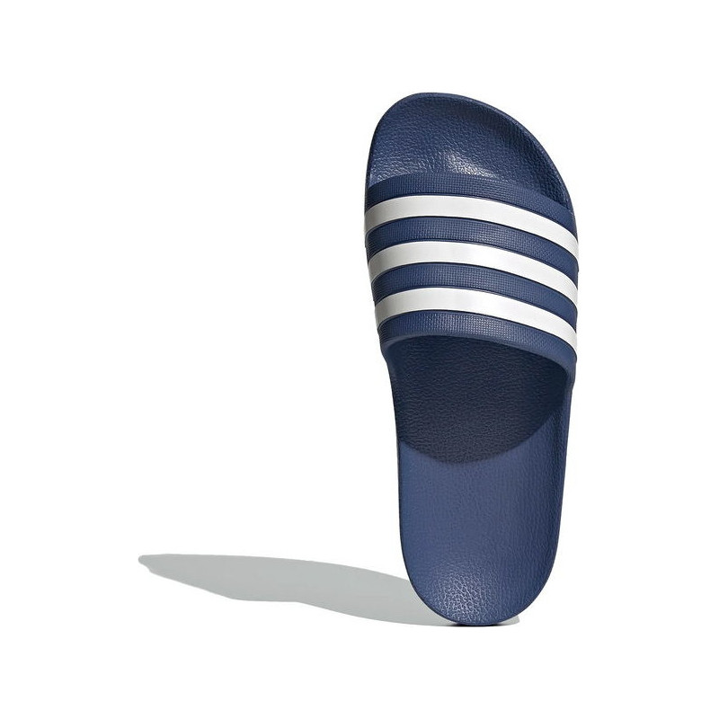 Klapki Adidas w sportowym stylu