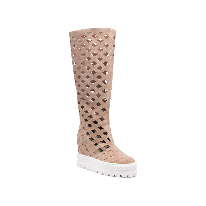 Kozaki Carinii w stylu casual