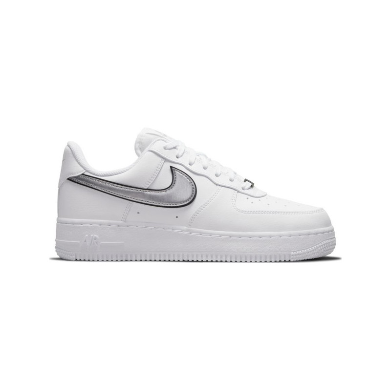 Buty sportowe Nike w sportowym stylu z płaską podeszwą