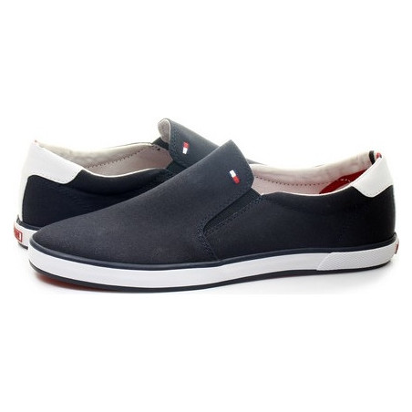 Półbuty Tommy Hilfiger w młodzieżowym stylu