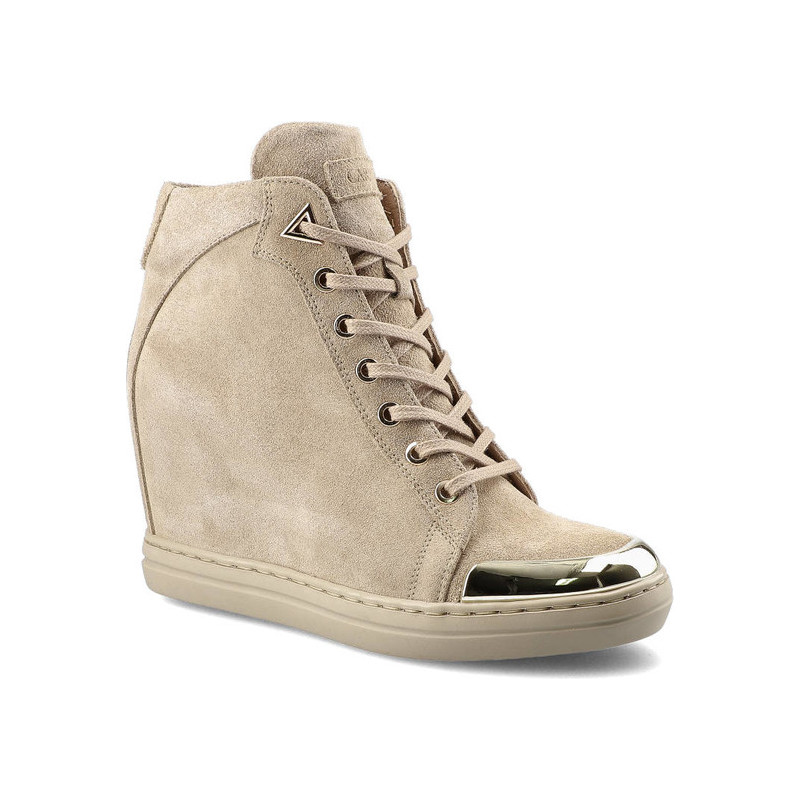 Botki Carinii sznurowane