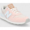 Różowe buty sportowe New Balance w sportowym stylu sznurowane
