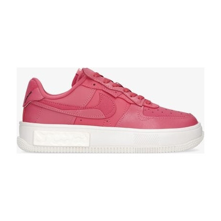 Różowe buty sportowe Nike w sportowym stylu sznurowane